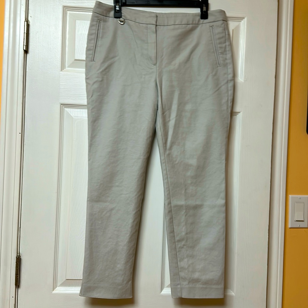 Adrianna Papell Woman’s Grey Pants, Size 12